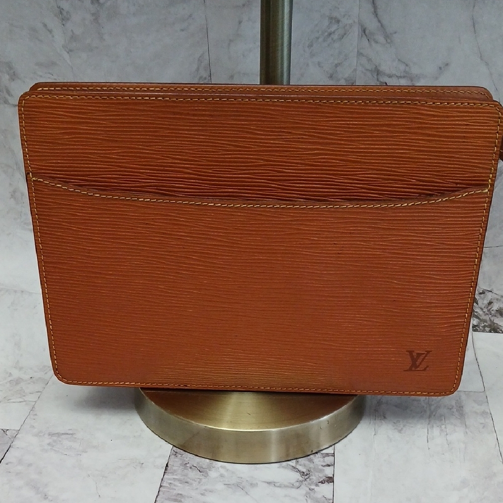 Louis Vuitton Authentic Epi Leather Clutch